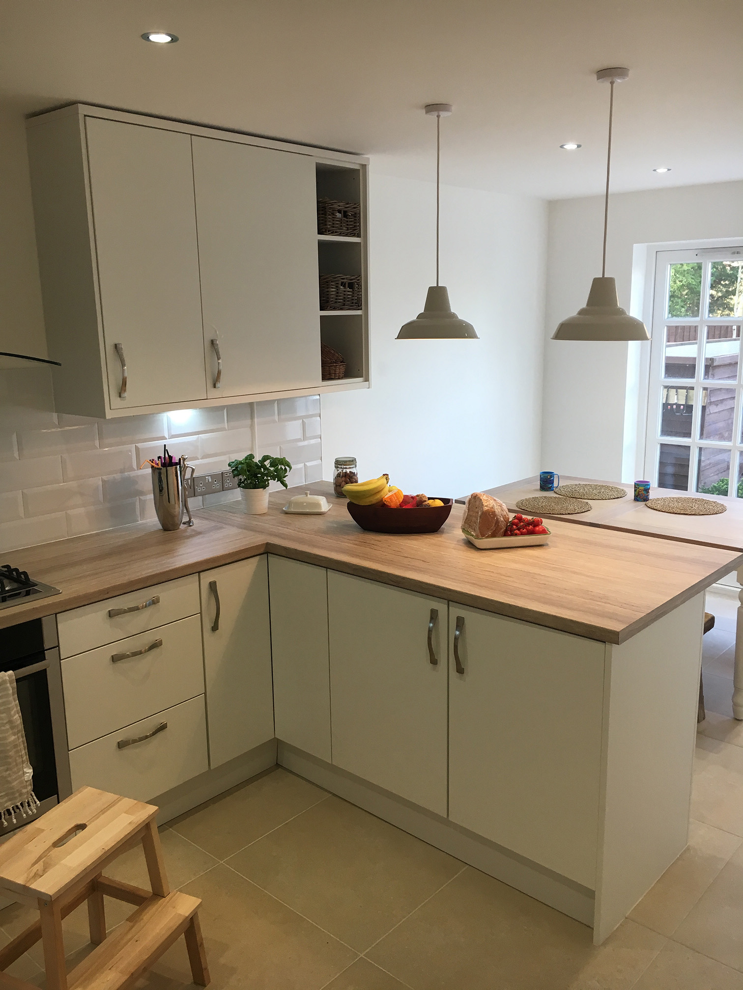 Wall units and worktop fitting